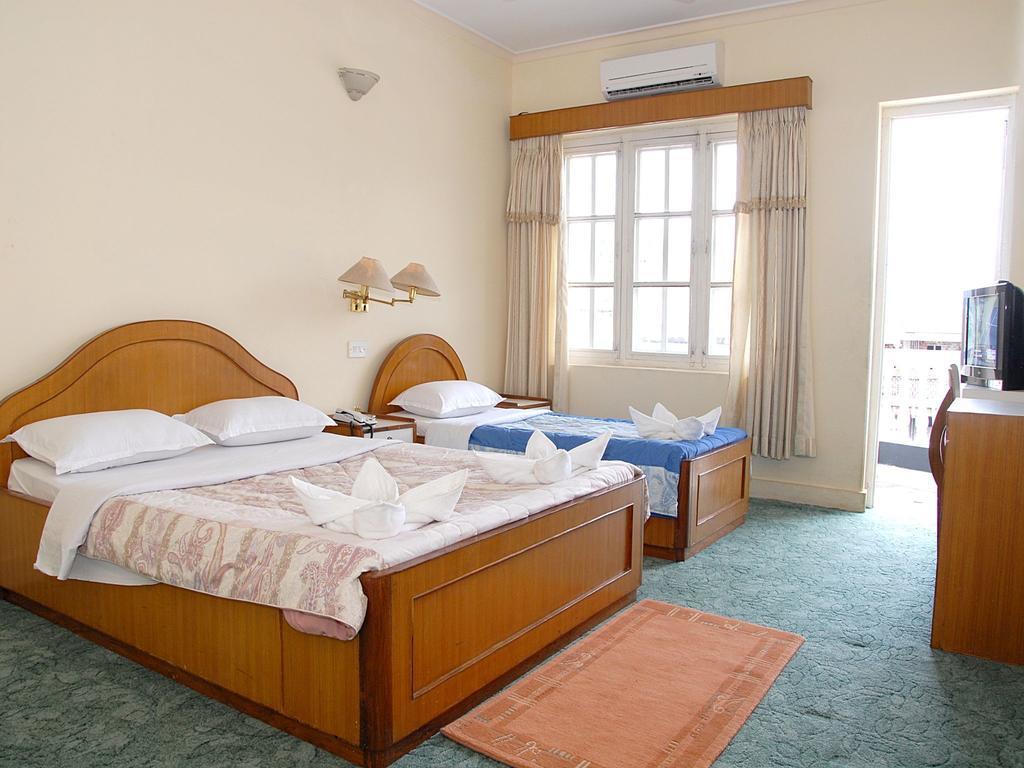 Hotel Blue Heaven Pokhara Buitenkant foto