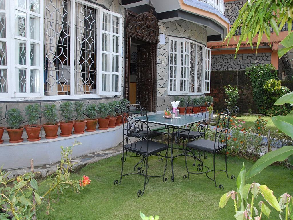 Hotel Blue Heaven Pokhara Buitenkant foto